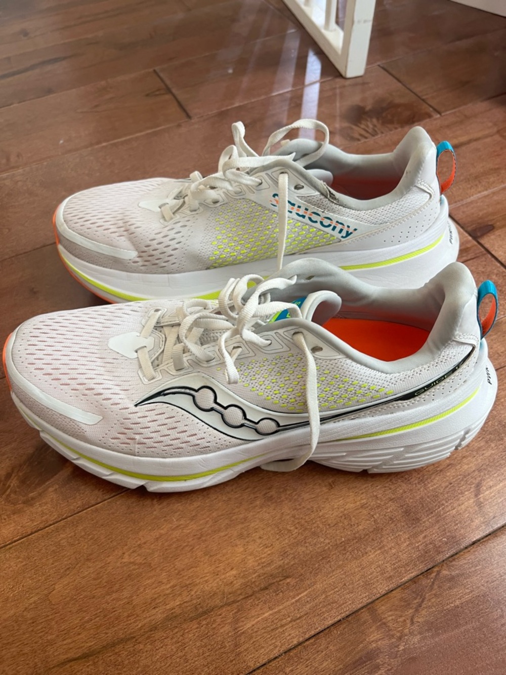 Saucony Men’s Guide 17 Running Shoes- insoles are brand new